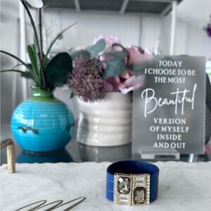 WHBM LEATHER CROCO EMBOSSED
CUFF BRACELET